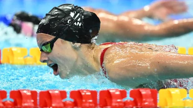Canada’s Summer McIntosh, 15, wins 2nd gold medal at world aquatics championships