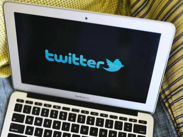 Amid takeover, Twitter woos worried advertisers with premium video content