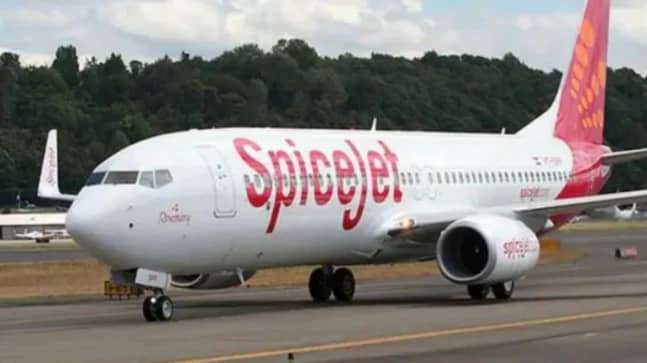SpiceJet plane conducts priority landing in Mumbai after windshield cracks, second snag in a day