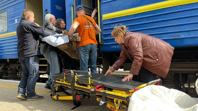 War in Ukraine: Aboard the train taking Ukrainians away from the Donetsk, Luhansk regions