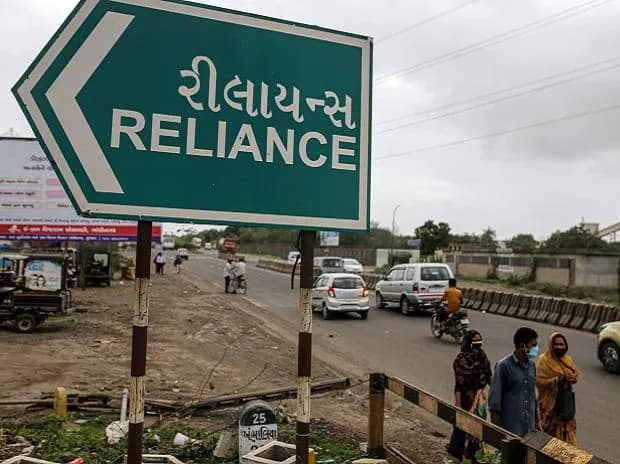 M-cap of eight biggest firms falls over Rs 2.48 trn; Reliance biggest drag